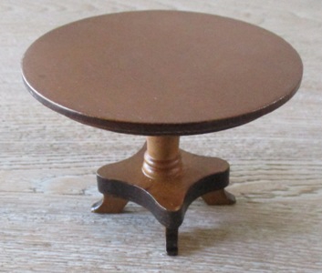 Round Walnut Table DR-T