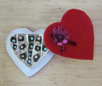 Heart Shape Box of Chocolates FD-ST