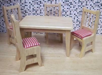 Oak Table with 4 red padded chairs K-FS