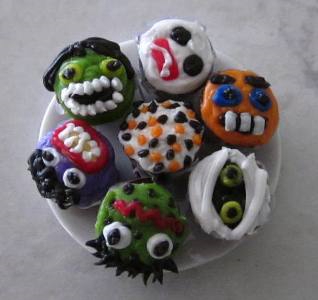 Plate of Halloween Cup Cakes FD-CUG